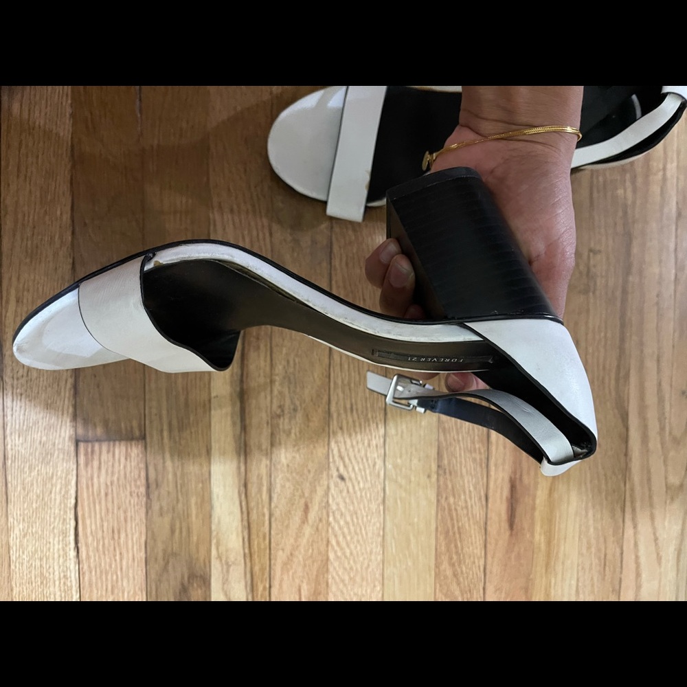Sandals 👡 - Picture 2 of 8
